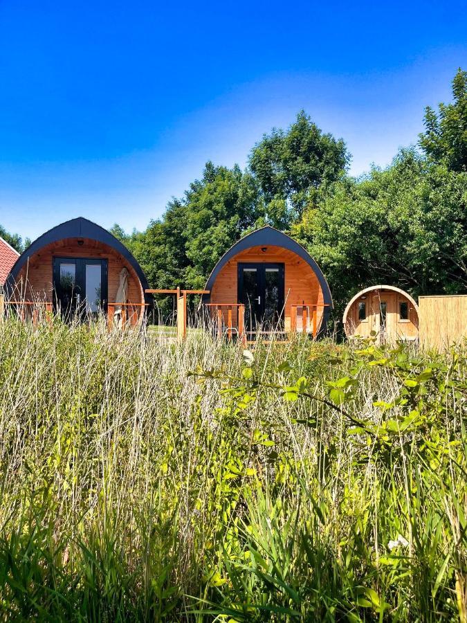 Pod Hotelkamer Aan Het Water Dokkum Exterior photo