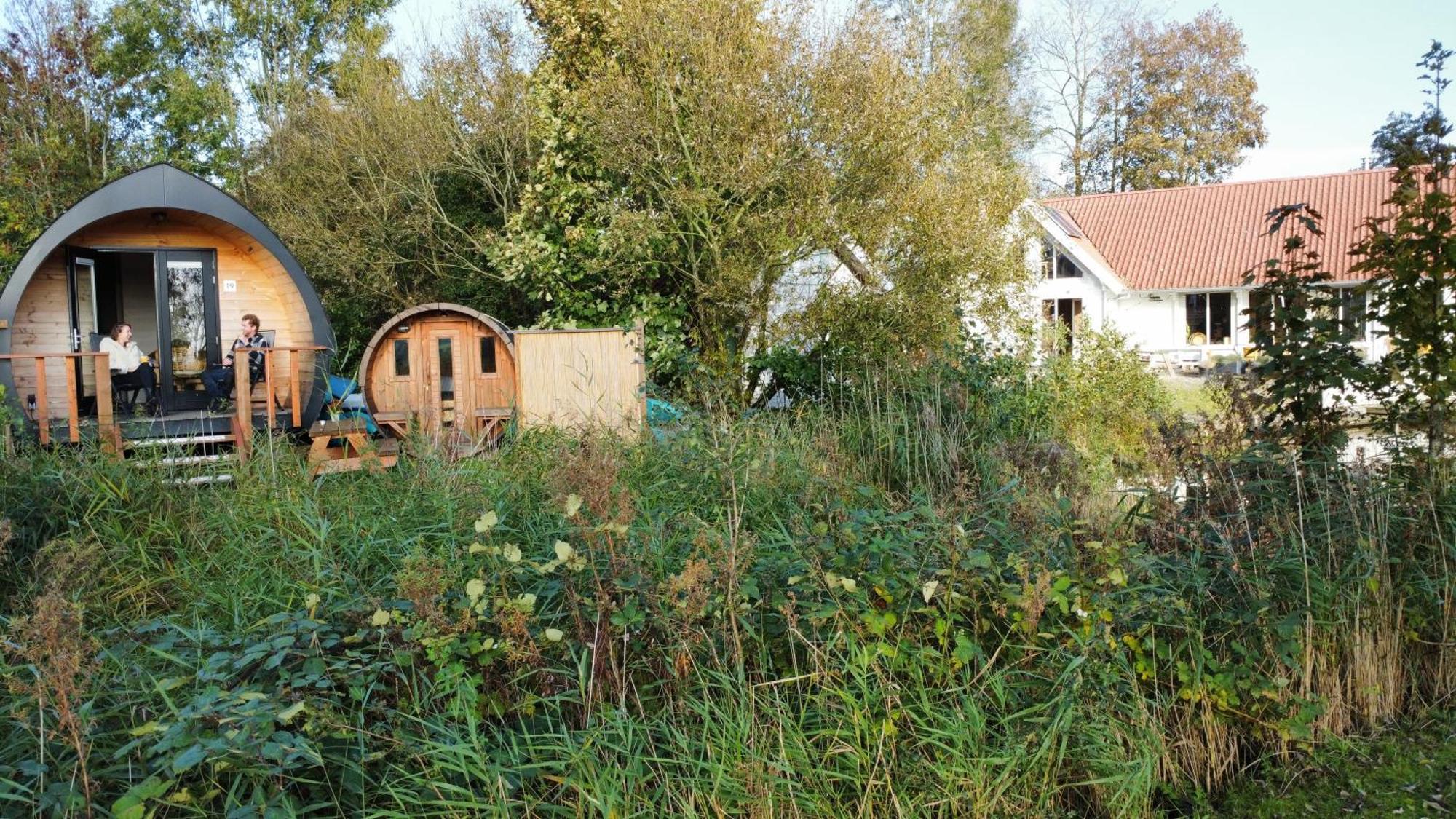 Pod Hotelkamer Aan Het Water Dokkum Exterior photo